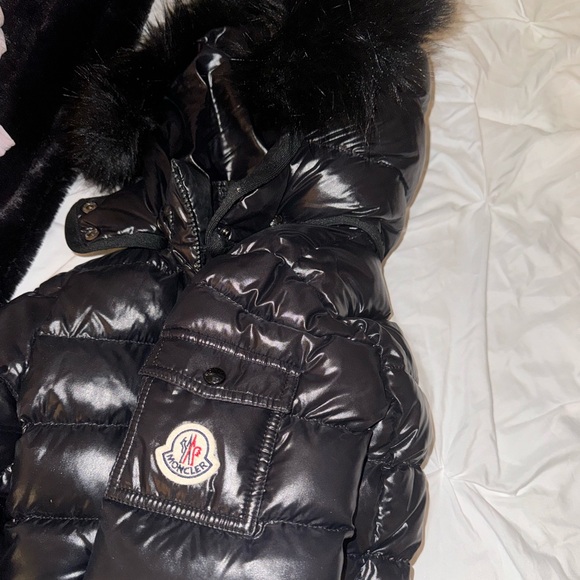Moncler Girls Badyf Down Jacket with Faux Fur Trim Size 10Y - Picture 5 of 6